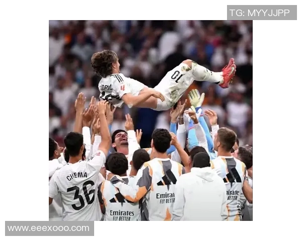 皇马足球明星签名背后的故事与传奇球员的荣耀时刻 皇马足球明星签名背后的故事与传奇球员的荣耀时刻